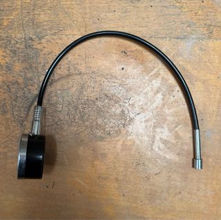 Manómetro de presión con manguera