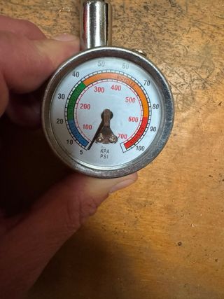 Manómetro de presión con manguera