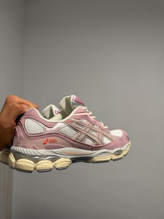 Zapatillas ASICS rosas y blancas