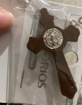 Cruz San Benito Protección Madera y Plateada