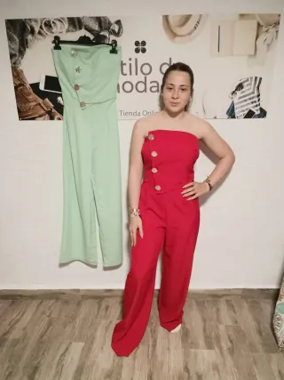 Mono de fiesta verde y rojo