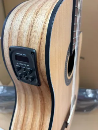 Guitarra Clásica Amplificada Cutaway