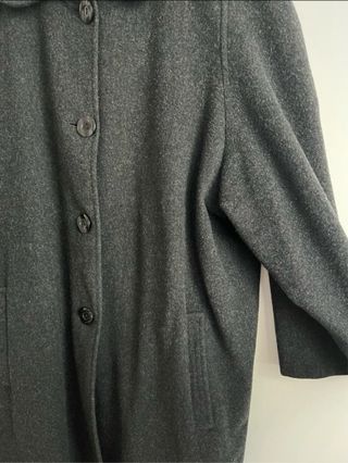 Abrigo de paño gris