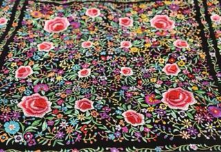 Mantón de Manila antiguo seda bordado a mano