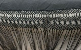 Mantón de Manila antiguo seda bordado a mano