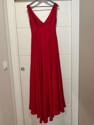 Vestido de fiesta rojo con abertura