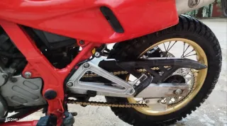 Honda Dominator 650N Roja