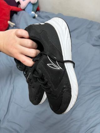 Zapatillas deportivas Ipso negras y blancas