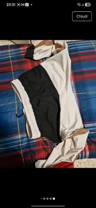 Pantaloni beige e marroni