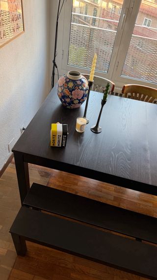 Mesa de comedor grande y banco