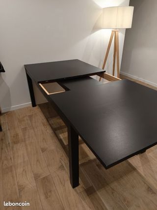 Mesa de comedor grande y banco