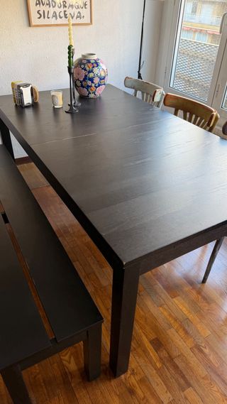 Mesa de comedor grande y banco