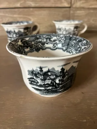 Set di cinque tazze in porcellana La Cartuja de Sevilla