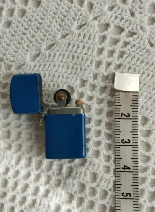 Colección miniaturas: radio, encendedor, navaja