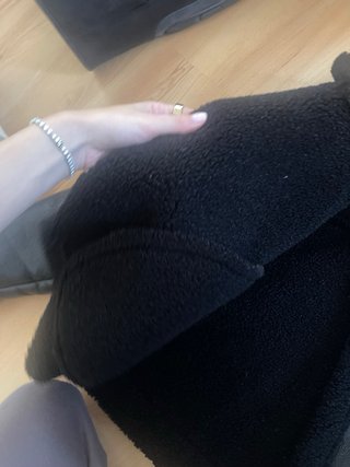Chaqueta negra efecto piel y borreguito