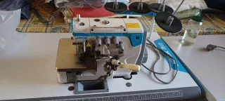 Máquina Overlock Industrial JACK