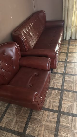 Sofá de piel marrón 2 de una plaza y otro de 3