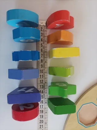 Reloj de madera educativo con números