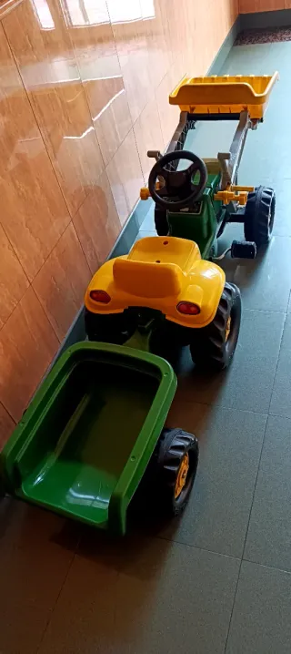 Tractor Infantil Amarillo y Verde