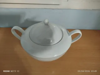 Sopera de porcelana blanca