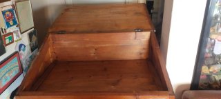 Cajonera de madera de antigua mercería