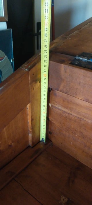 Cajonera de madera de antigua mercería
