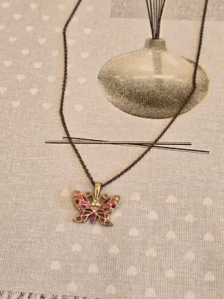 Cadena con colgante de mariposa.5,20 EUROS