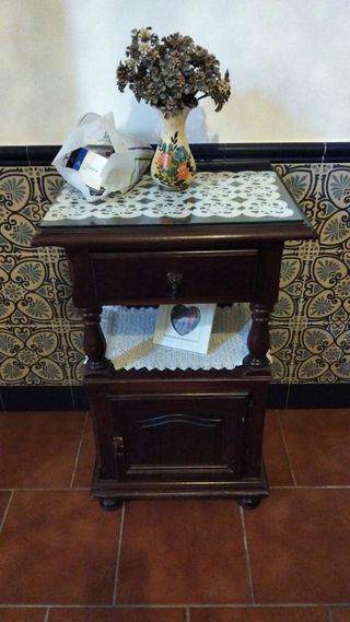 Mueble de entrada de madera y cristal