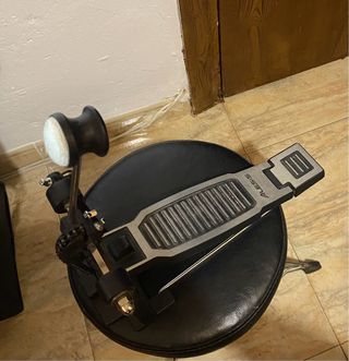 Pedal de bombo Alesis