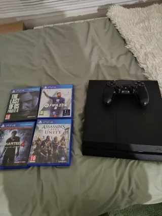 PS4 (PlayStation 4) Negra + 4 Juegos