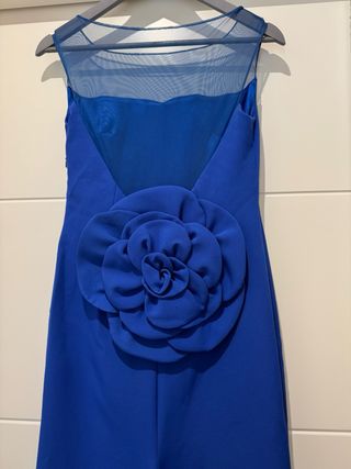 Vestido azul con flor grande