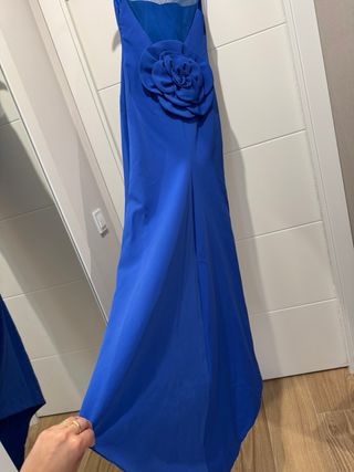 Vestido azul con flor grande