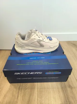 Zapatillas Skechers Memory Foam Talla 43 nuevas