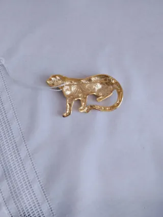 Broche Leopardo Dorado con Cristales Verdes