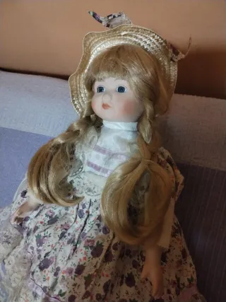 Muñeca de porcelana vintage