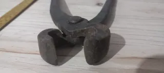 Alicates antiguos de trabajo