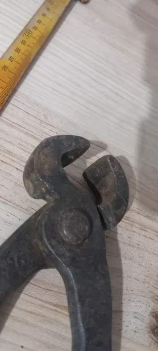 Alicates antiguos de trabajo