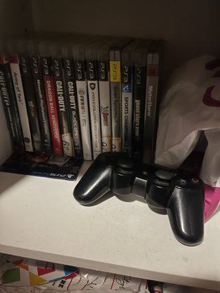Consola PlayStation 3 con juegos y mandos