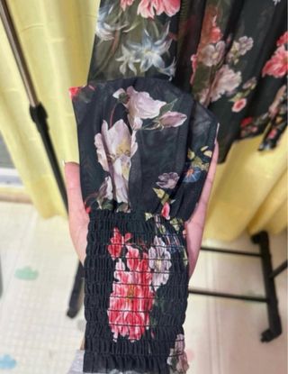 Blusa transparente floral negra manga larga