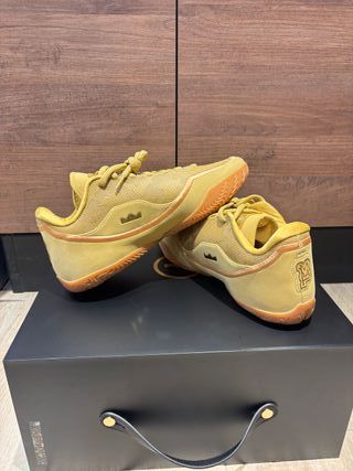 Zapatillas Nike LeBron 23 Honor Society Doradas