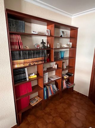 Estantería de madera