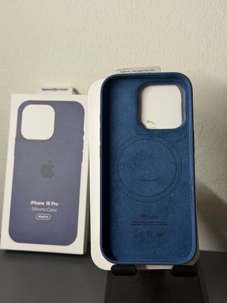 Cover iPhone 16 Pro Silicone MagSafe Blu