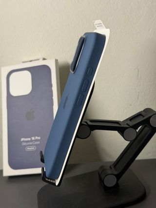 Cover iPhone 16 Pro Silicone MagSafe Blu