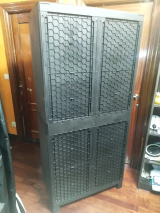 Armario Escobero Polipropileno 2 Puertas