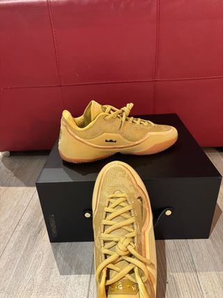 Zapatillas Nike LeBron 23 Honor Society Oro