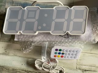 Reloj Digital LED con Mando a Distancia