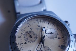 Swatch Irony Chronograph Beige/Plata