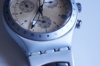 Swatch Irony Chronograph Beige/Plata
