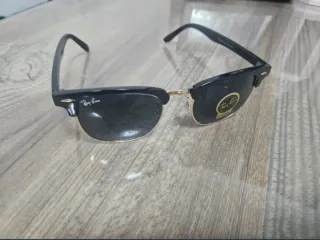 Gafas de sol Ray-Ban Clubmaster negras y doradas