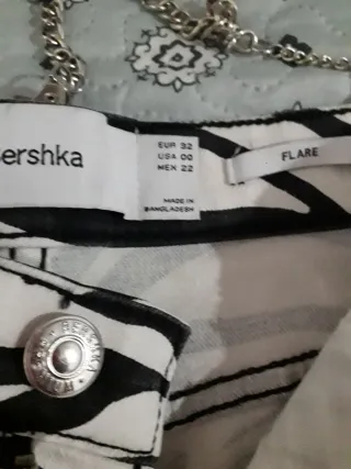 Pantalones acampanados animal print